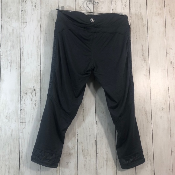 Adrienne Vittadini Sport Super Lightweight Mesh Capri Crop Leggings M - Picture 4 of 8